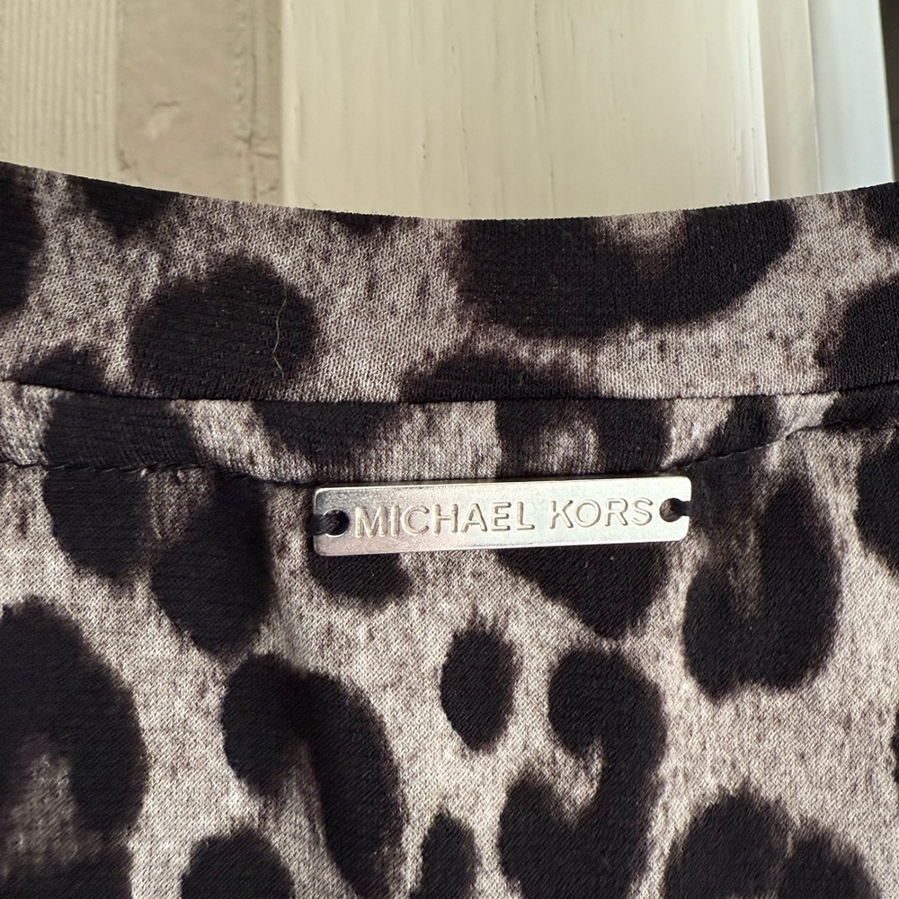 Michael Kors Grey and Black Boxy Short Sleeve Blouse - Picture 4 of 4